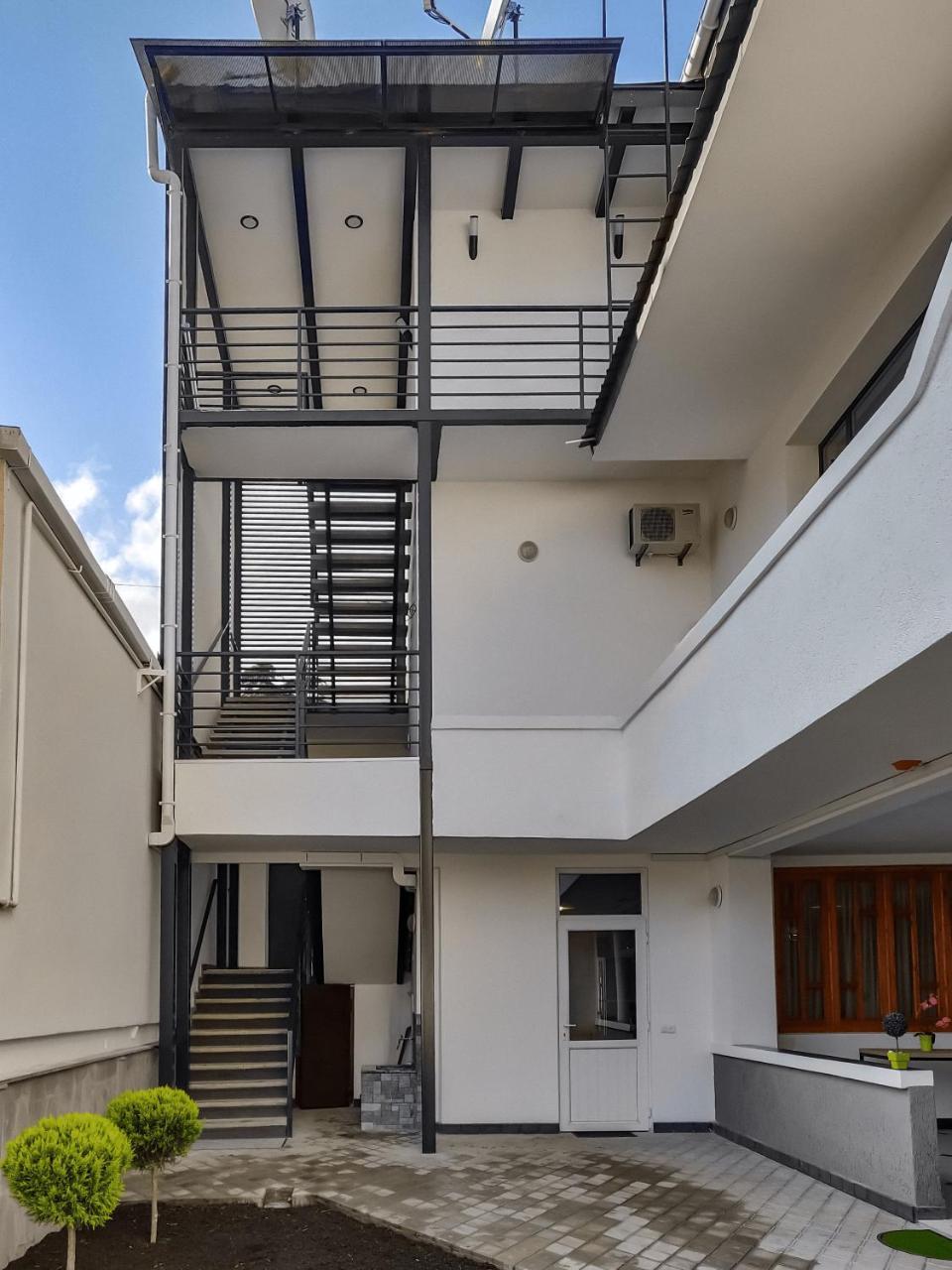 WESTAY Hotel Tbilisi Buitenkant foto
