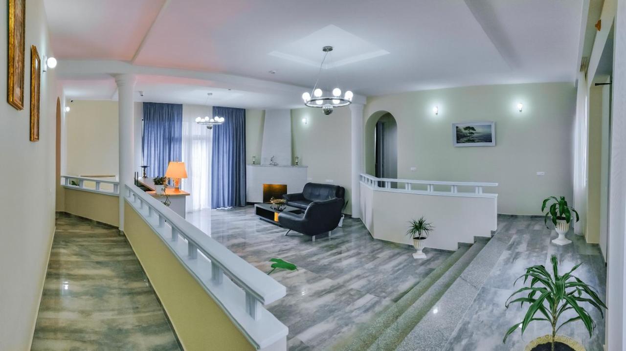 WESTAY Hotel Tbilisi Buitenkant foto
