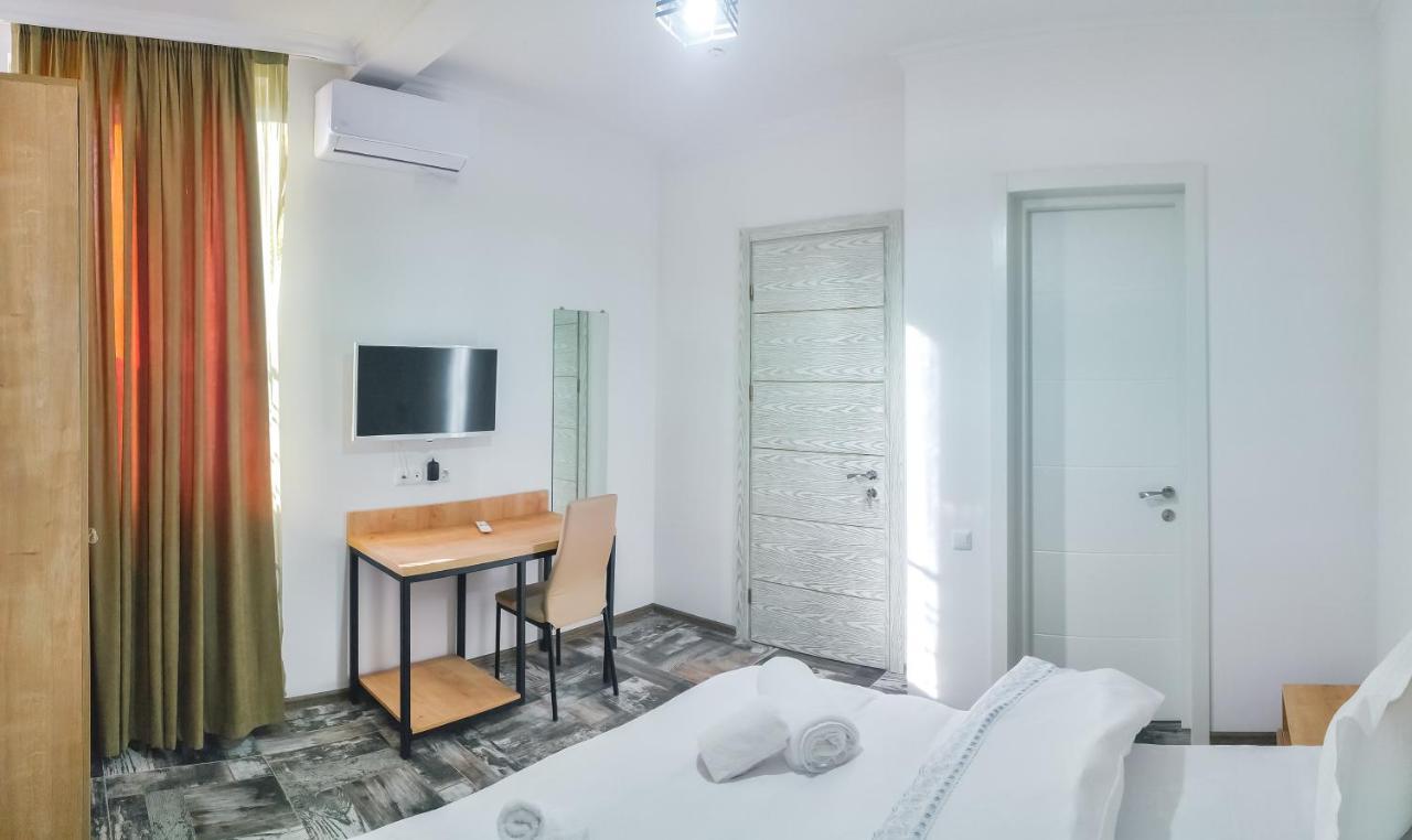WESTAY Hotel Tbilisi Buitenkant foto