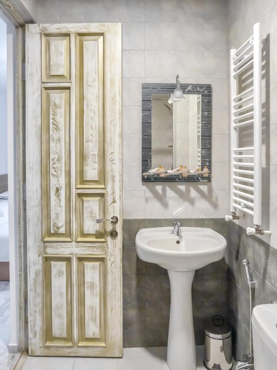 WESTAY Hotel Tbilisi Buitenkant foto