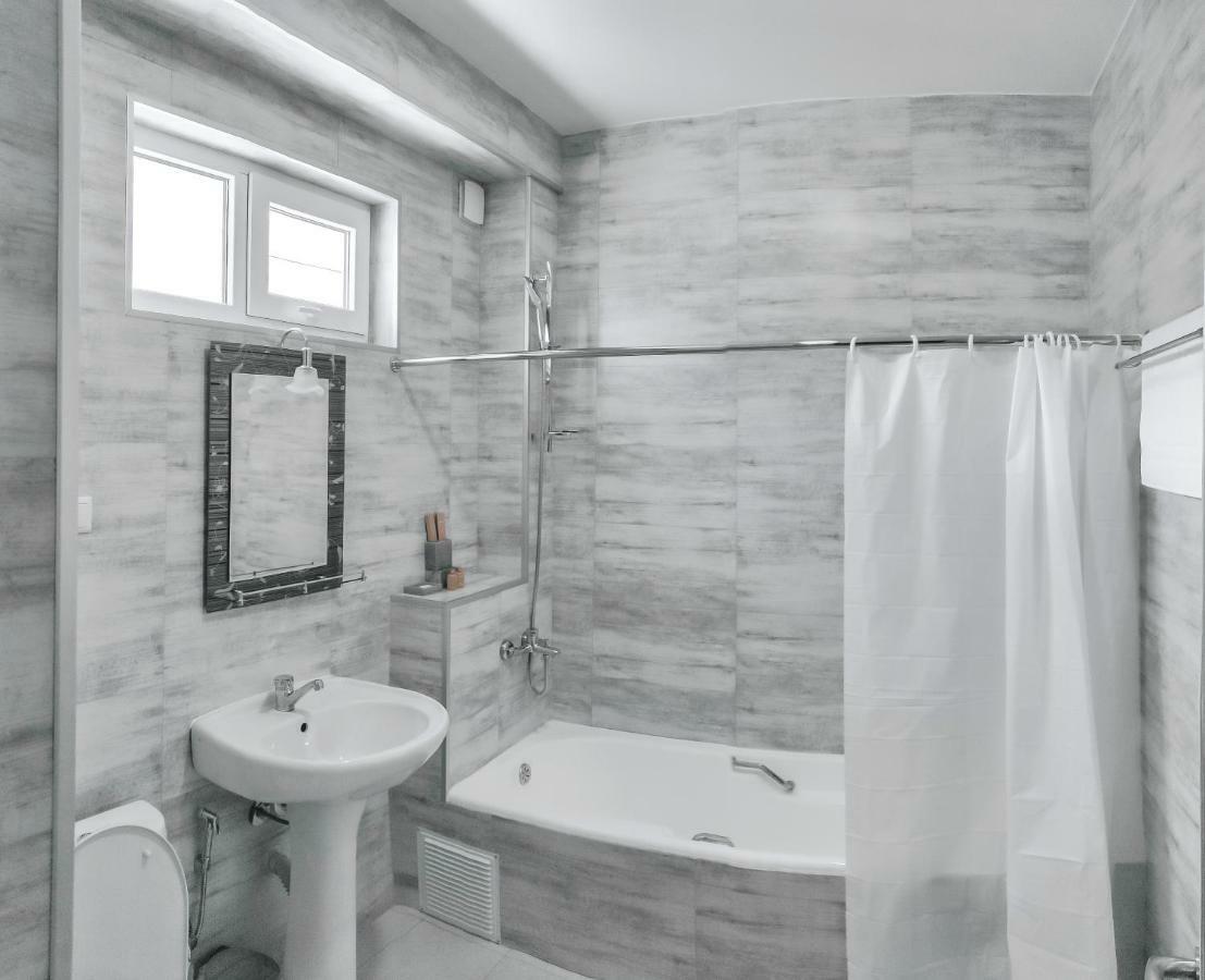 WESTAY Hotel Tbilisi Buitenkant foto
