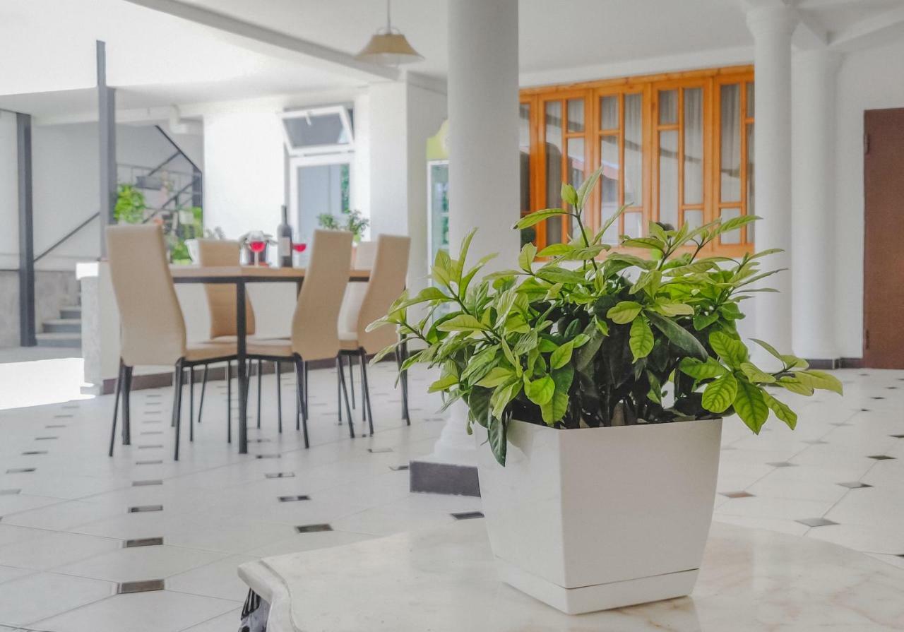 WESTAY Hotel Tbilisi Buitenkant foto